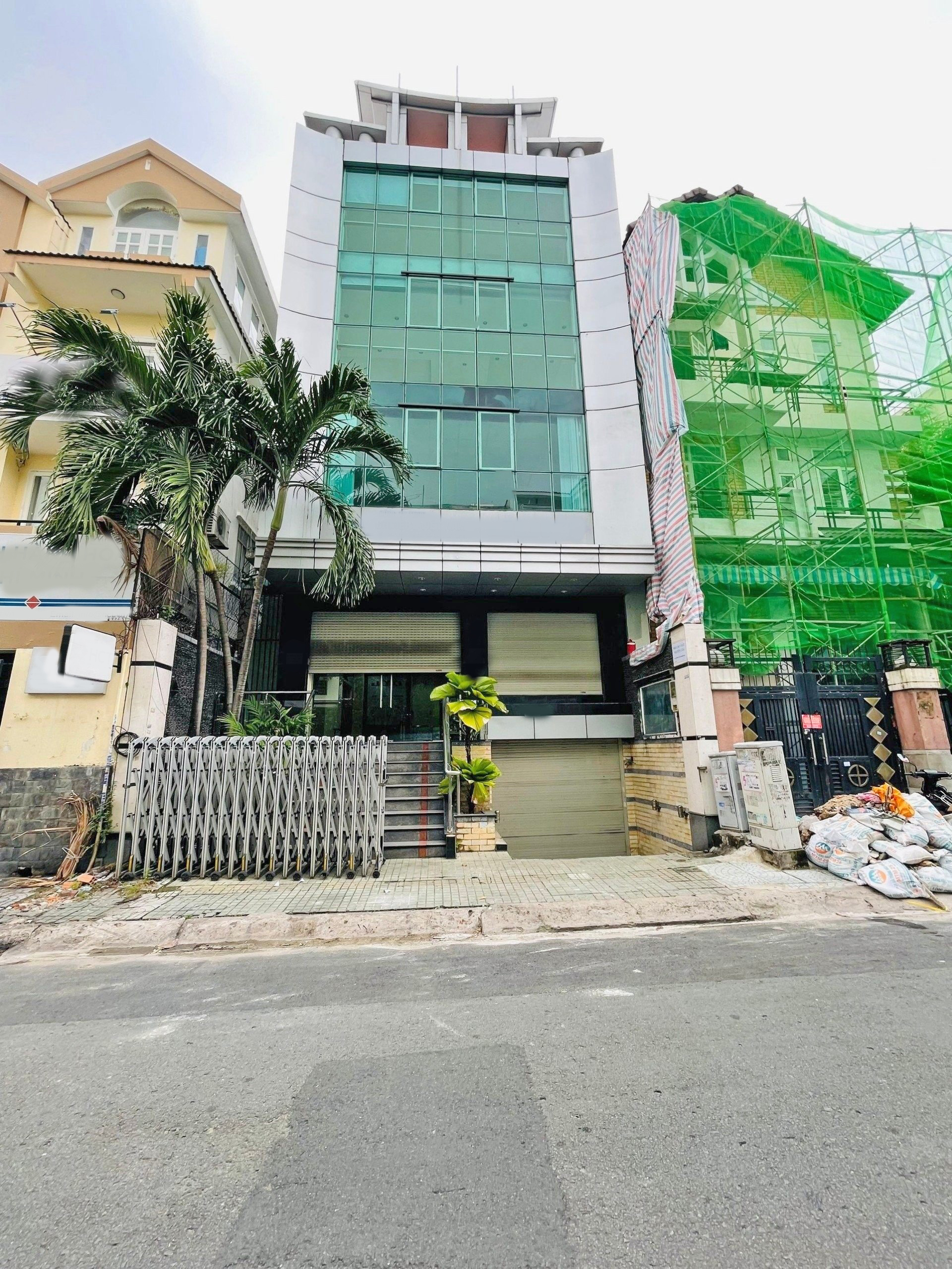 Cho thuê Tòa Nhà Văn Phòng MT đường Hoa Lan,P2  Q.PN